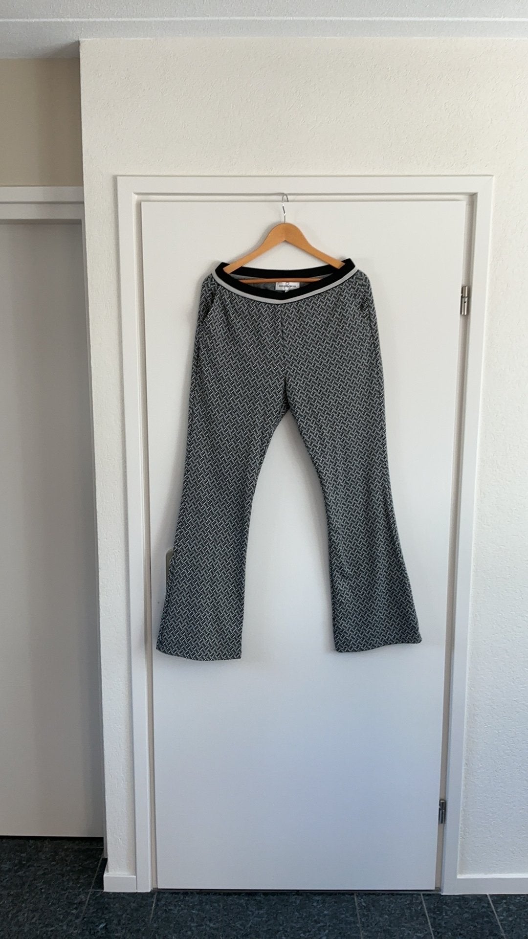 Broek zwart wit geblokt met flared pijp, Kleding | Dames, Ophalen of Verzenden, Zo goed als nieuw, Zwart, Lang