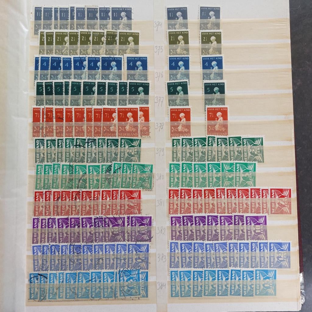 Oude postzegels Nederland in aantallen (13), Postzegels en Munten, Postzegels | Volle albums en Verzamelingen, Ophalen of Verzenden