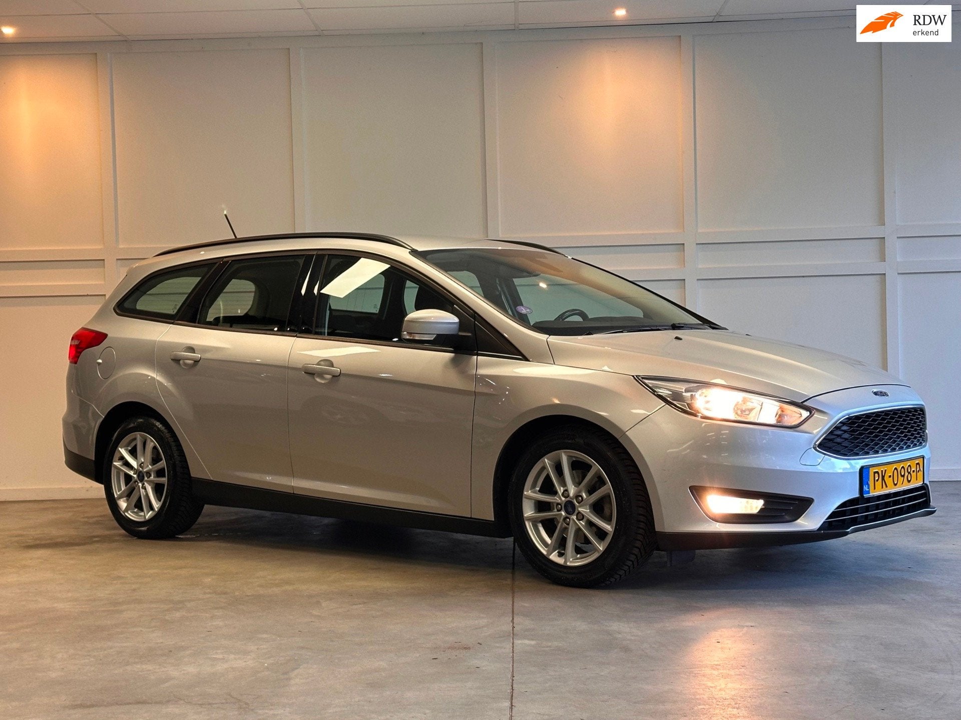 Ford Focus Wagon 1.0 EcoBoost / 2017 / Cruise / 122.572 KM N, Auto's, Dealer onderhouden, Gebruikt, Euro 6, Origineel Nederlands