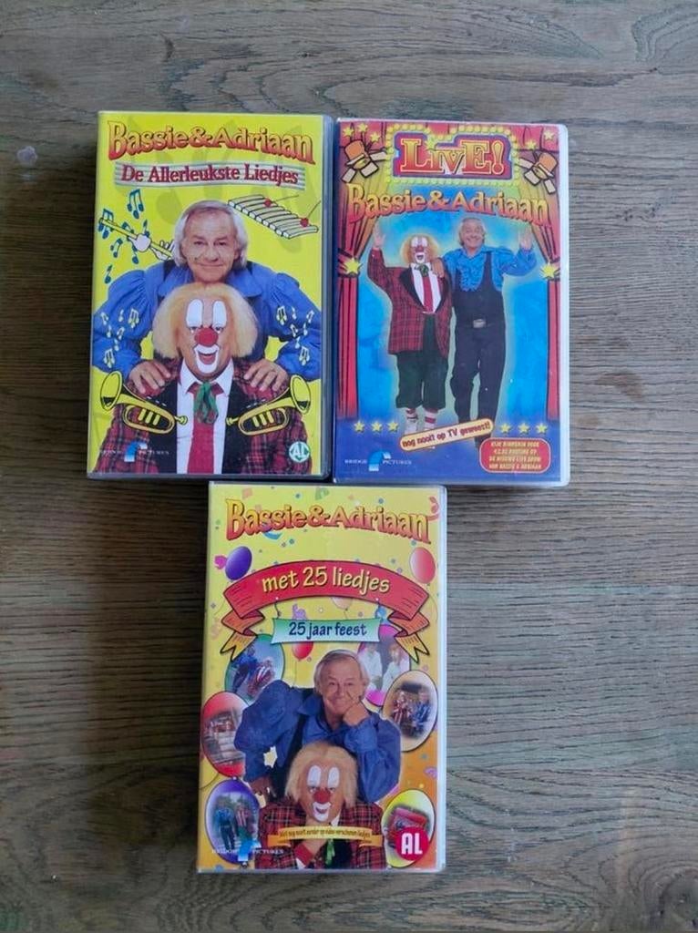 Bassie & Adriaan 25 jaar feest + live + allerleukste liedjes, Cd's en Dvd's, VHS | Kinderen en Jeugd, Gebruikt, Kinderprogramma's en -films