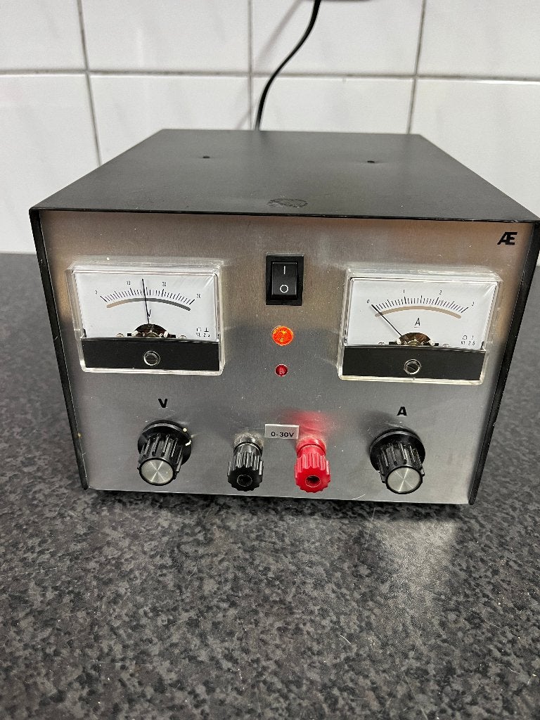 Voeding 0-25 volt en 0-3 ampere ., Ophalen of Verzenden, Gebruikt
