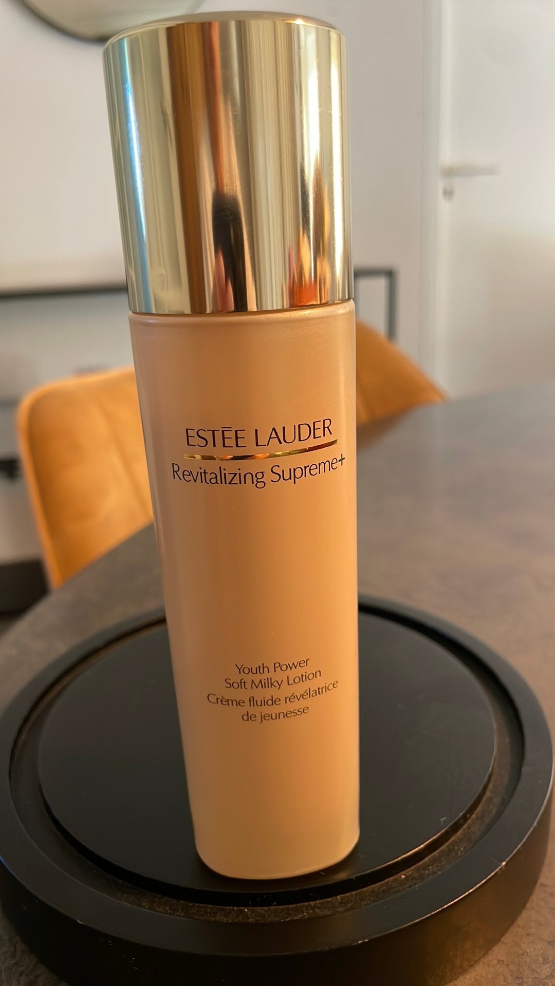 Estée Lauder Revitalizing Supreme milky lotion, Ophalen of Verzenden, Zo goed als nieuw, Gehele gezicht