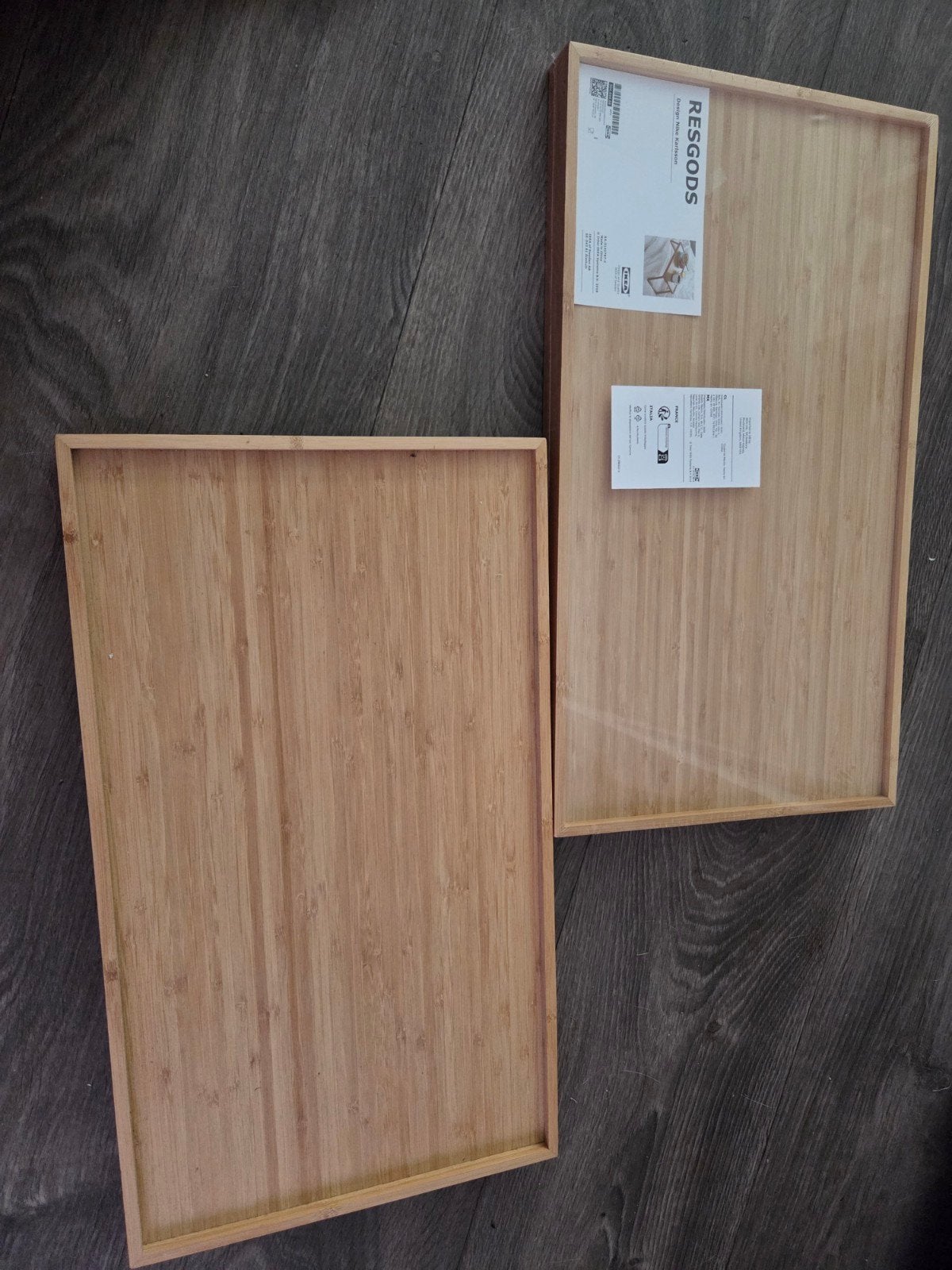 Twee IKEA RESGODS dienbladen van bamboe, Ophalen, Met opstaande rand, Zo goed als nieuw, Dienblad
