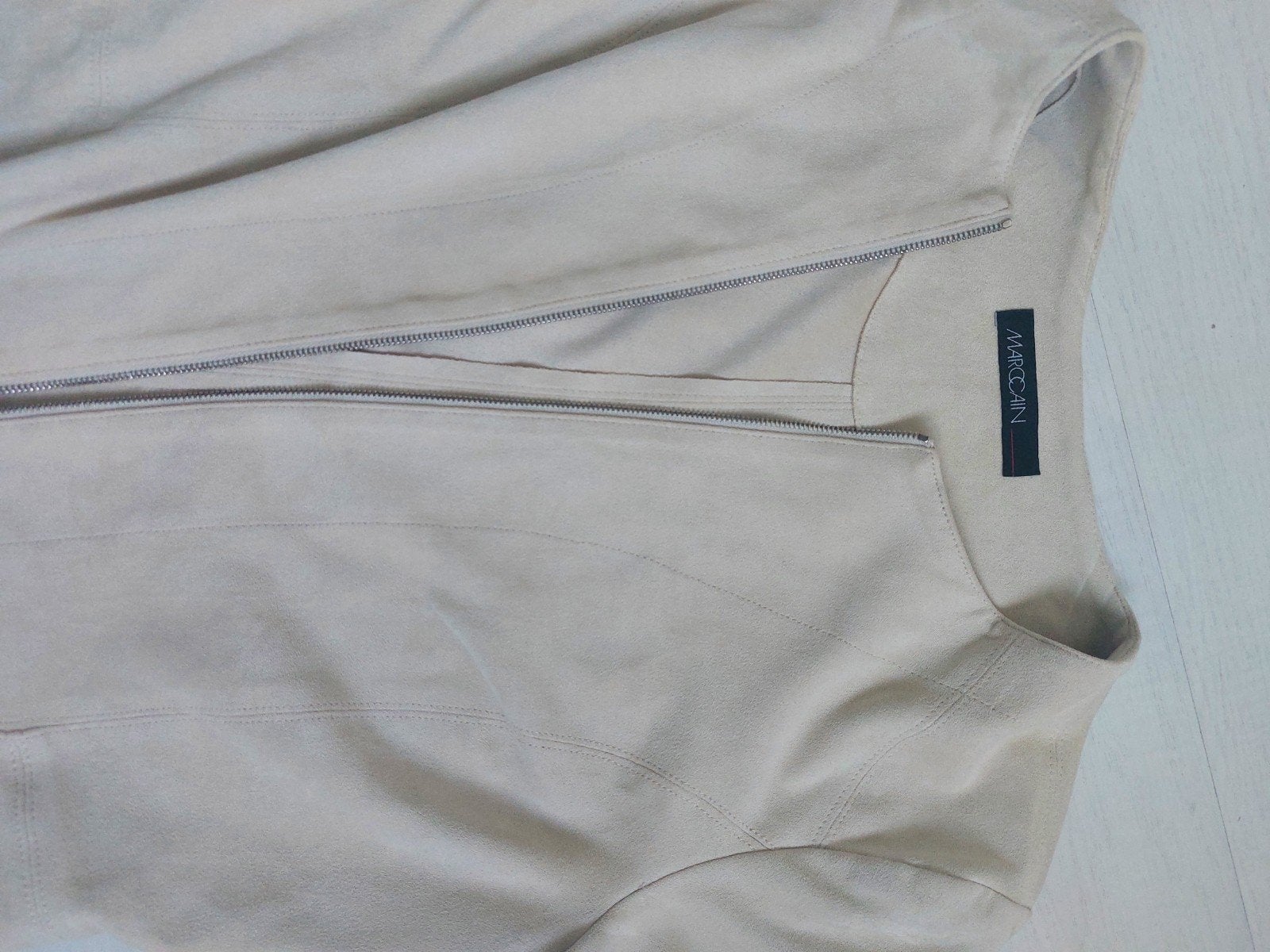 MarcCain suède crème jasje maat 36, Kleding | Dames, Jumpsuits, Zo goed als nieuw, Maat 36 (S), Beige, Ophalen of Verzenden