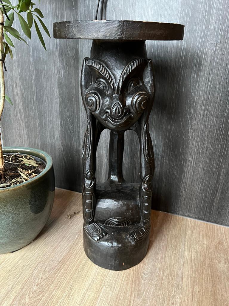 Unieke handgesneden houten kruk/plantenstandaard, Ophalen