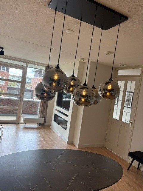 Foto 12 van Complete Eetkamerset Tafel + 6 Stoelen + Hanglamp €850