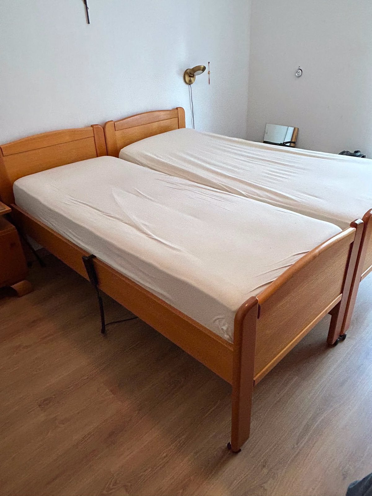 Seniorenbed 2 stuks, Huis en Inrichting, Ophalen, Eenpersoons, Beige, 80 cm