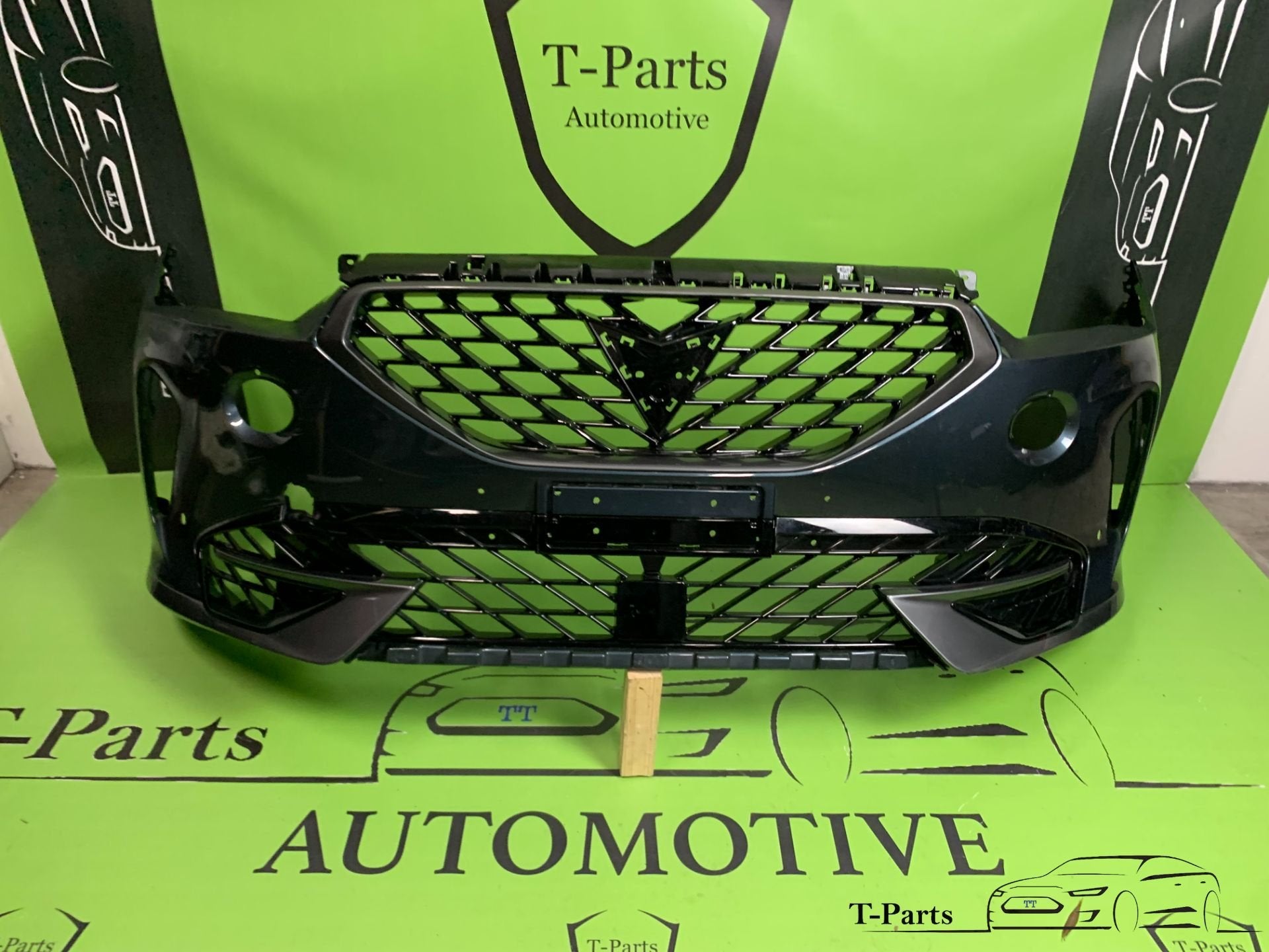 cupra formentor voorbumper bumper grille rooster, Gebruikt, Autovia A-2, Km 585 585
08760  Martorell, ES, Ophalen of Verzenden