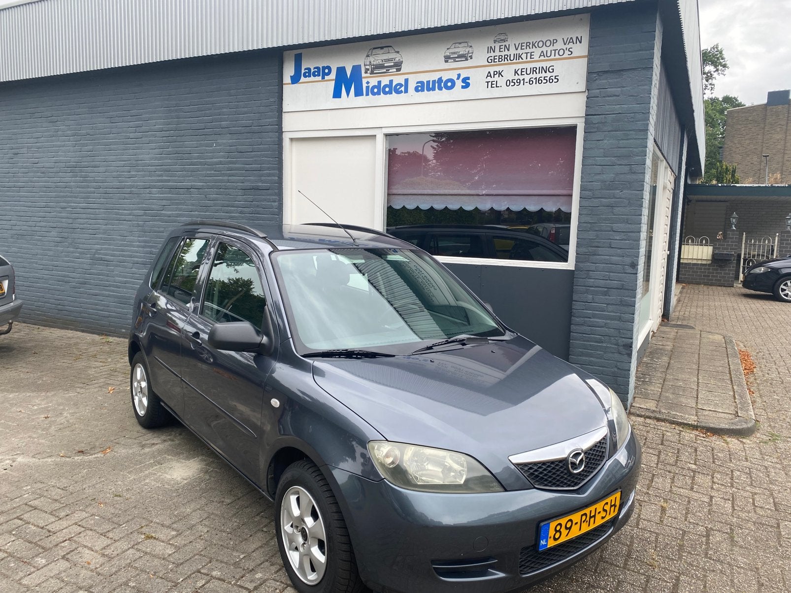Mazda 2 1.4 16V 2004 Grijs met Airco, Voorwielaandrijving, 1025 kg, 15 km/l, 40 €/maand
