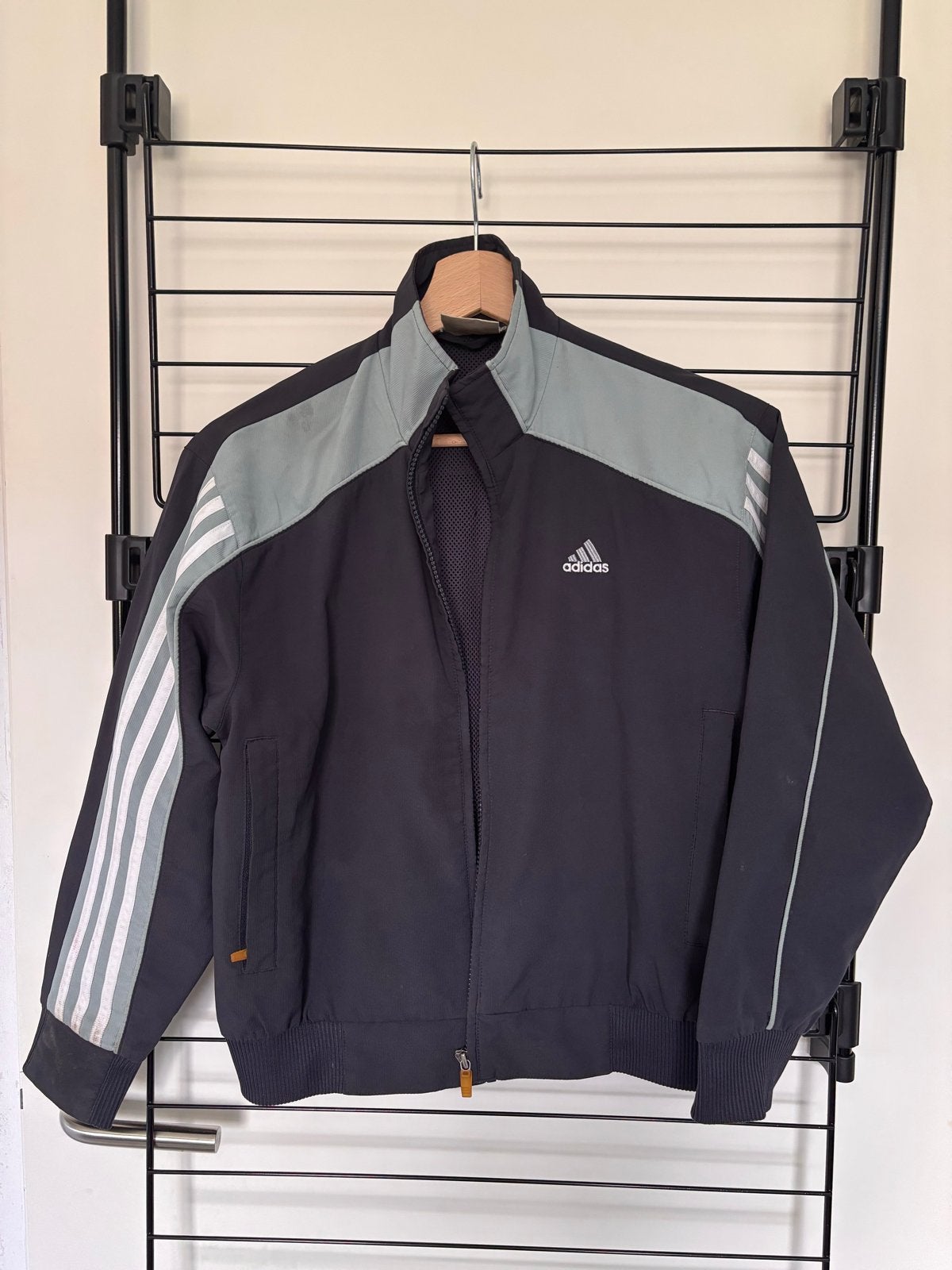 Adidas jas - Zwart met grijze accenten, Ophalen of Verzenden, Gebruikt, Jongen of Meisje