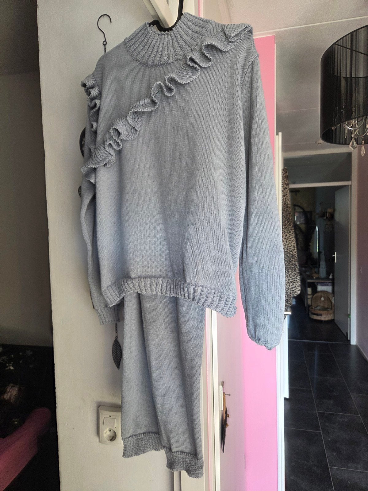 Chi Chi London Gebreide Set met Ruches - Maat L, Verzenden, Maat 42/44 (L), Chi Chi London, Grijs