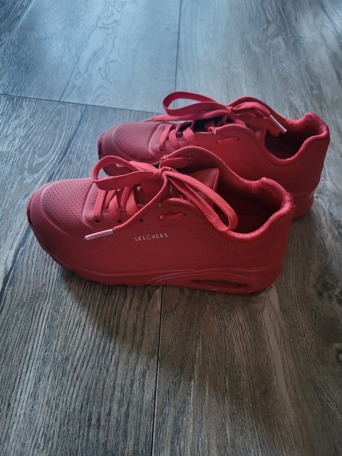 Skechers rode sneakers - maat 33, Ophalen of Verzenden, Zo goed als nieuw, Meisje