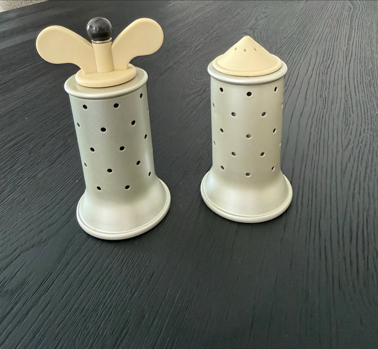 Alessi peper- en zoutset crème, Beige, Ophalen of Verzenden, Overige typen, Gebruikt