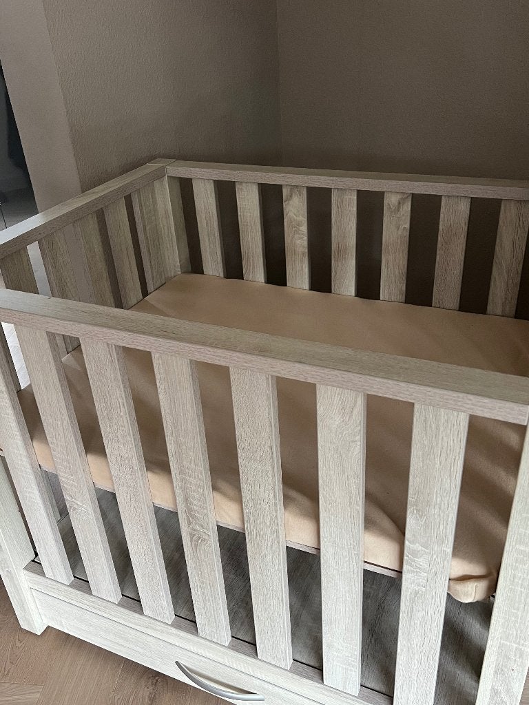 Box met boxkleden en boxmatras, Kinderen en Baby's, Boxen, Ophalen, Gebruikt, Rechthoekig, In hoogte verstelbaar
