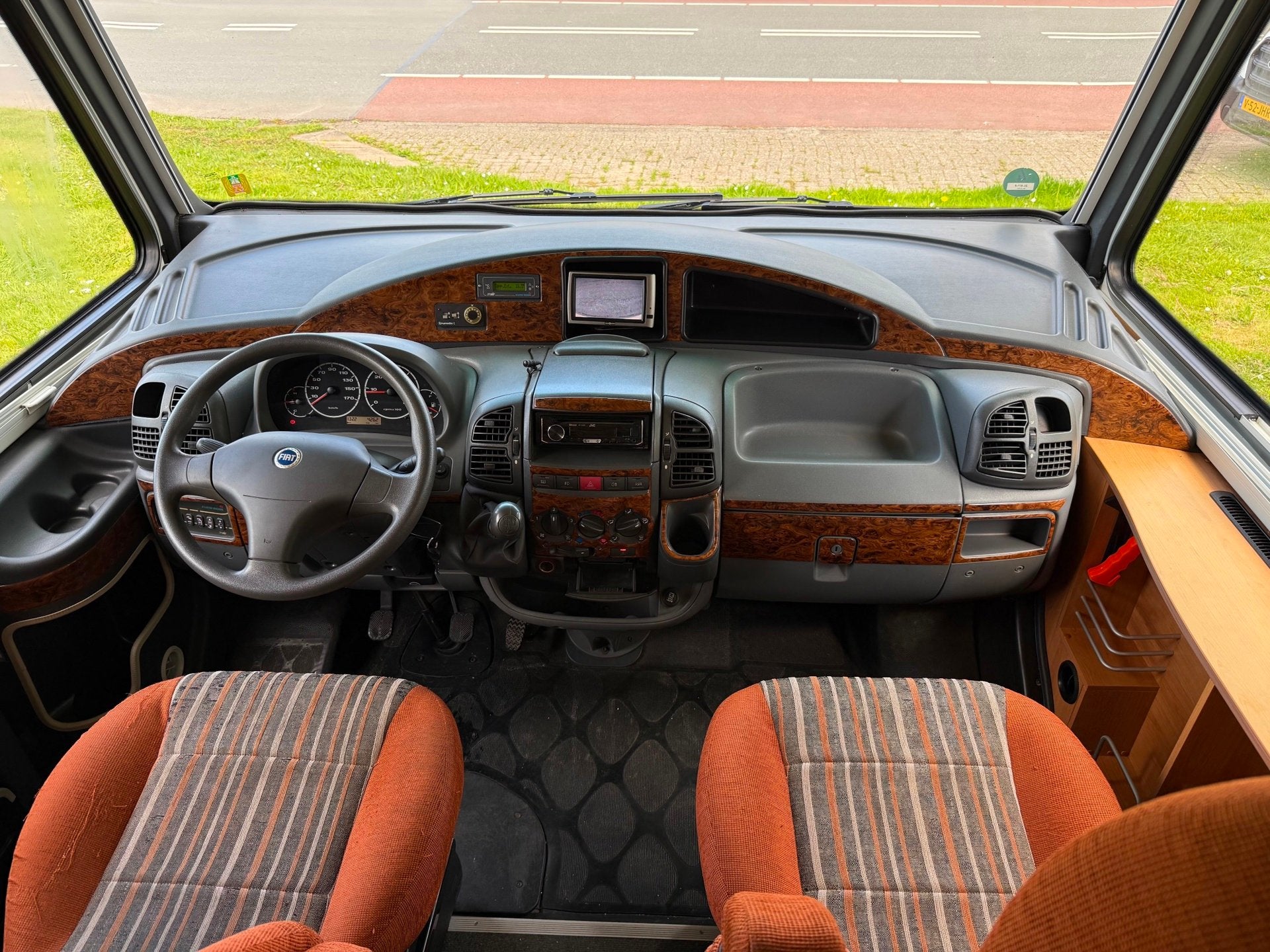 Eura mobil INTEGRA-INTEGRIERTE 690 XLgarage/2x Airco/Vastbed, Integraal, Hordeur, Airbags, Luifel