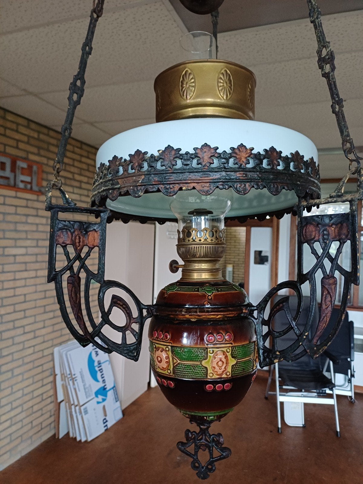 Antieke olielamp met melkglazen kap, Ophalen
