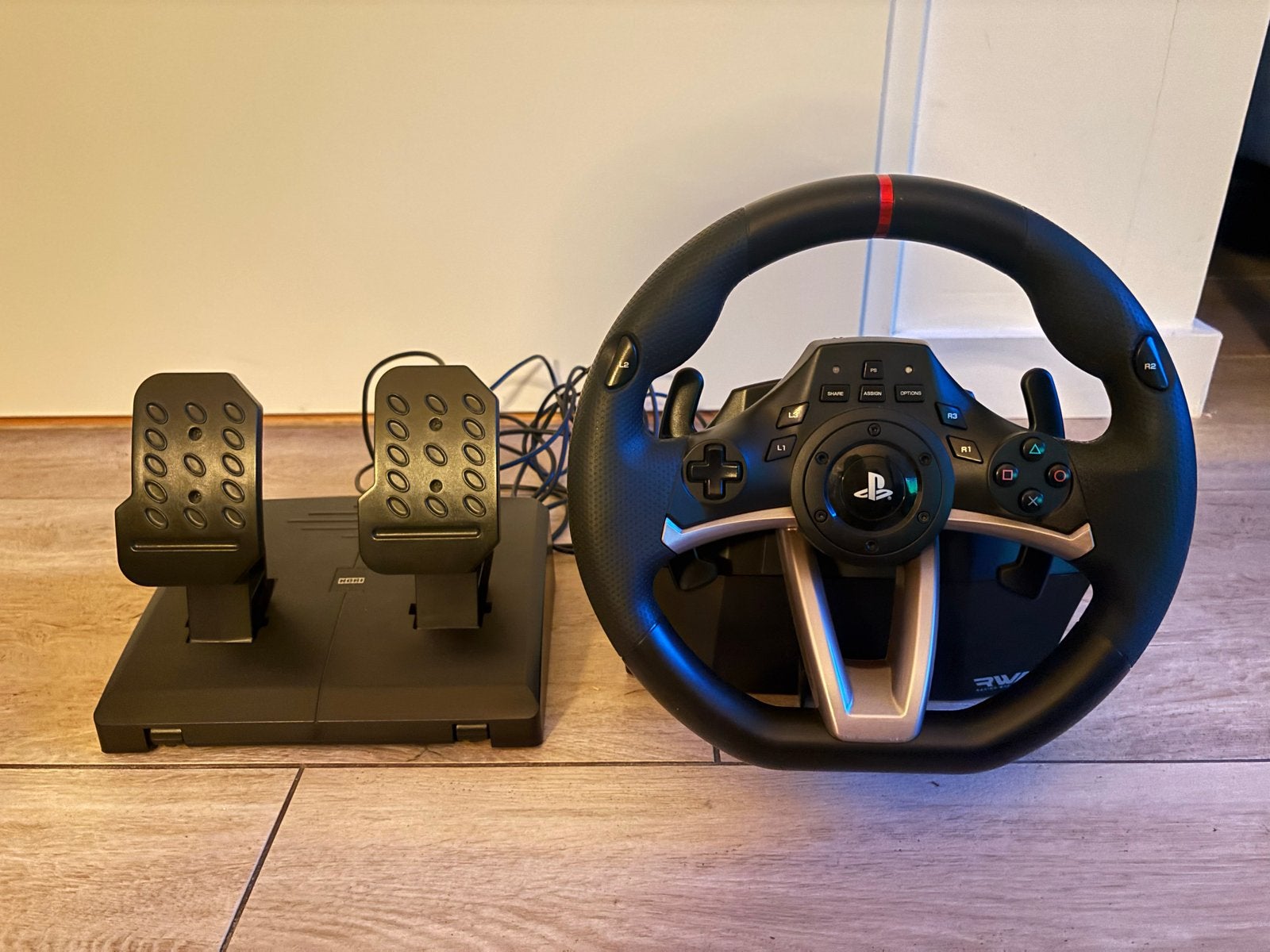Hori RWA Racing Wheel Apex Stuur + Pedalen voor PS4/PS3