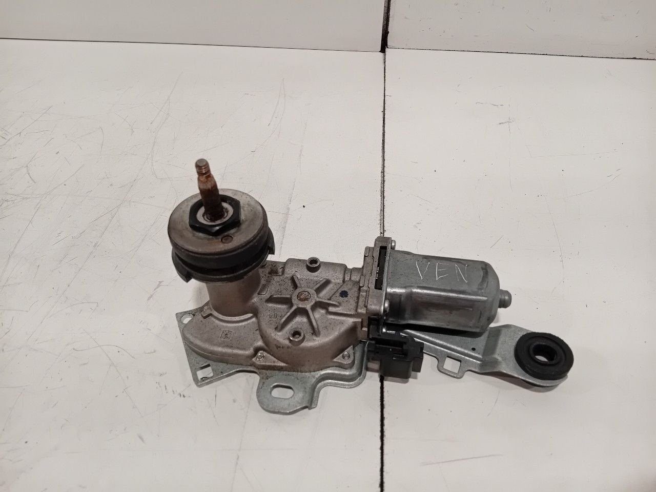 Ruitenwissermotor achter Peugeot 108, Auto-onderdelen, Ruiten en Toebehoren, Onderdelen@venauto.nl, Van der Ven Autorecycling B.V.