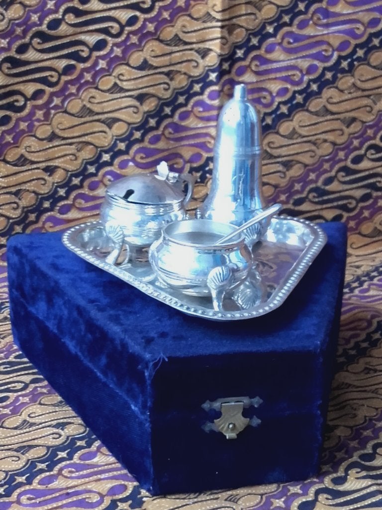 Mooi oud Engels silverplate peper, zout en mosterd in kistje