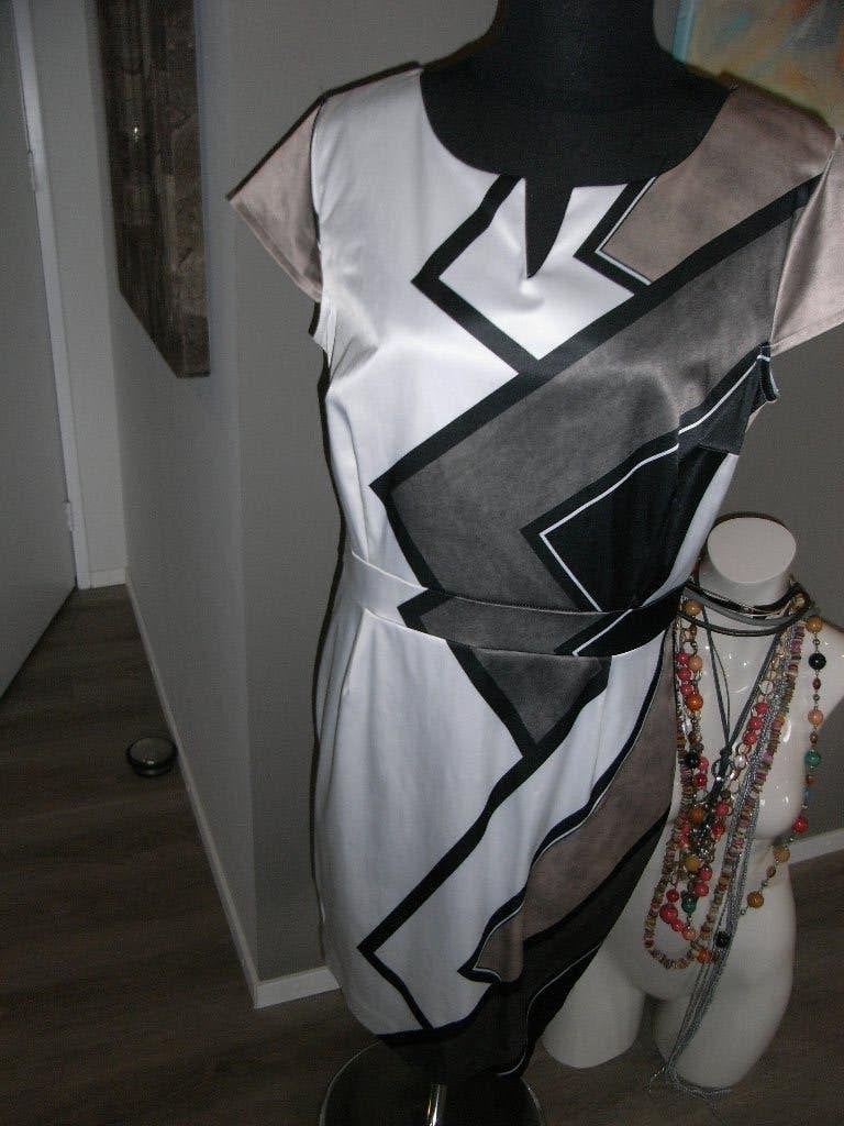 MEKSTONE jurk mt 42 valt als 38/40 wit/taupe/beige/zwart, Maat 38/40 (M), Overige kleuren, Nieuw, Ophalen of Verzenden