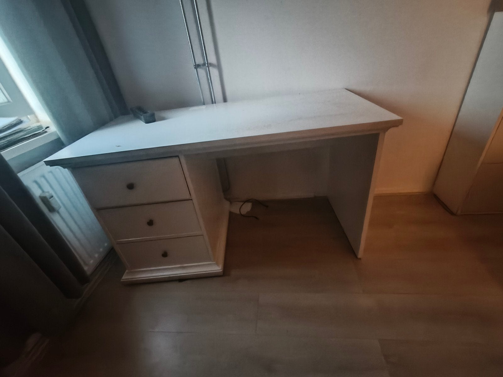 Wit bureau met 3 lades - Ideaal voor thuiswerkplek, Met lades, Gebruikt, Spaanplaat of MDF, Ophalen of Verzenden