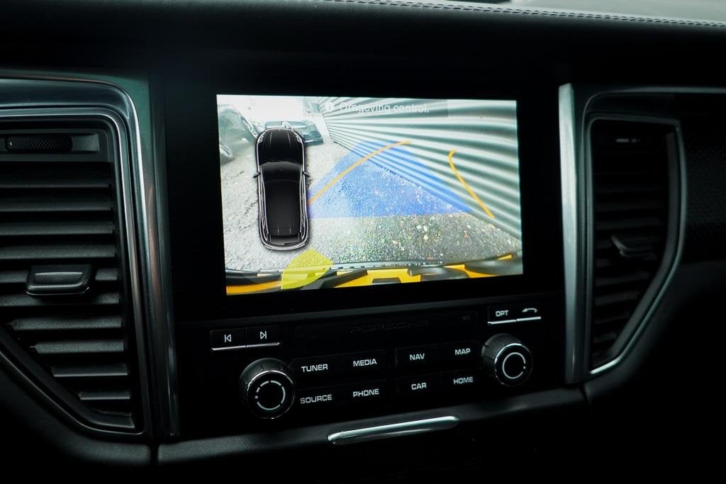 Foto 30 van Porsche Macan 3.0 GTS / Pano / Luchtvering / Trekhaak / Spor