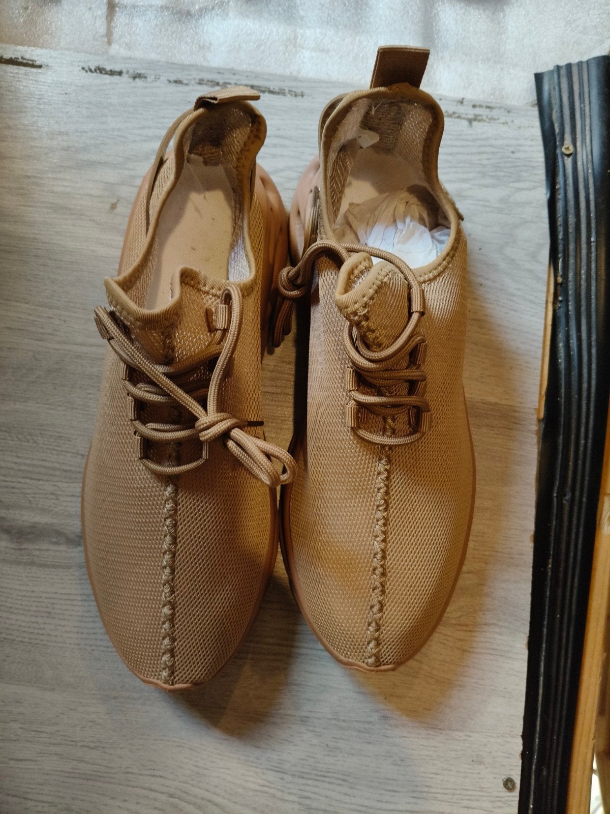 Nieuwe comfortabele sneakers, Ophalen of Verzenden, Nieuw, Beige, Sneakers of Gympen
