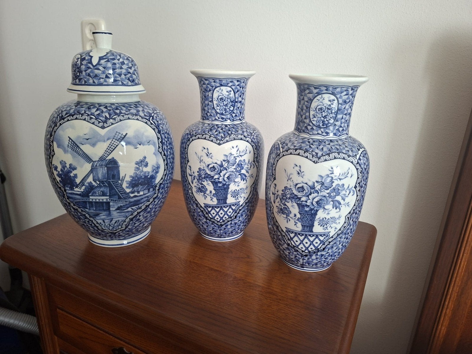 3-delige Delfts Blauwe Vazen Set - Molen & Bloemen, Antiek en Kunst, Antiek | Vazen, Ophalen