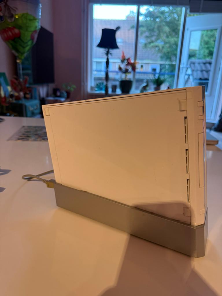 Wii Console met standaard en sensorbalk, Spelcomputers en Games, Spelcomputers | Nintendo Wii, Ophalen of Verzenden, Gebruikt