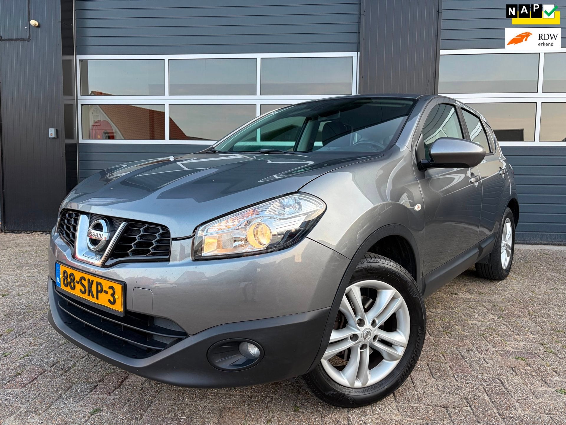 Nissan Qashqai 1.6|Airco|Cruise control|1 Jaar APK!|, Auto's, Voorwielaandrijving, Euro 5, Stof, Gebruikt