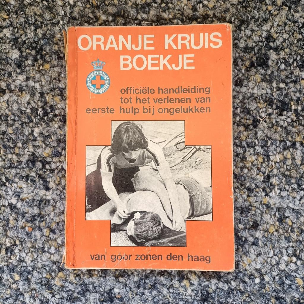 Oranje Kruis boekje -uitgave 1976, Boeken, Ophalen of Verzenden, Alpha, Gelezen