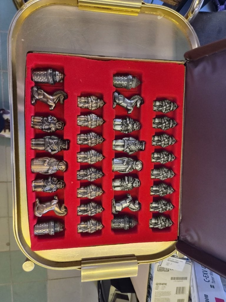 Metalen schaakspel Ajedrez Conquistado  CS27240, Een of twee spelers, Ophalen of Verzenden, Gebruikt, Reisspel