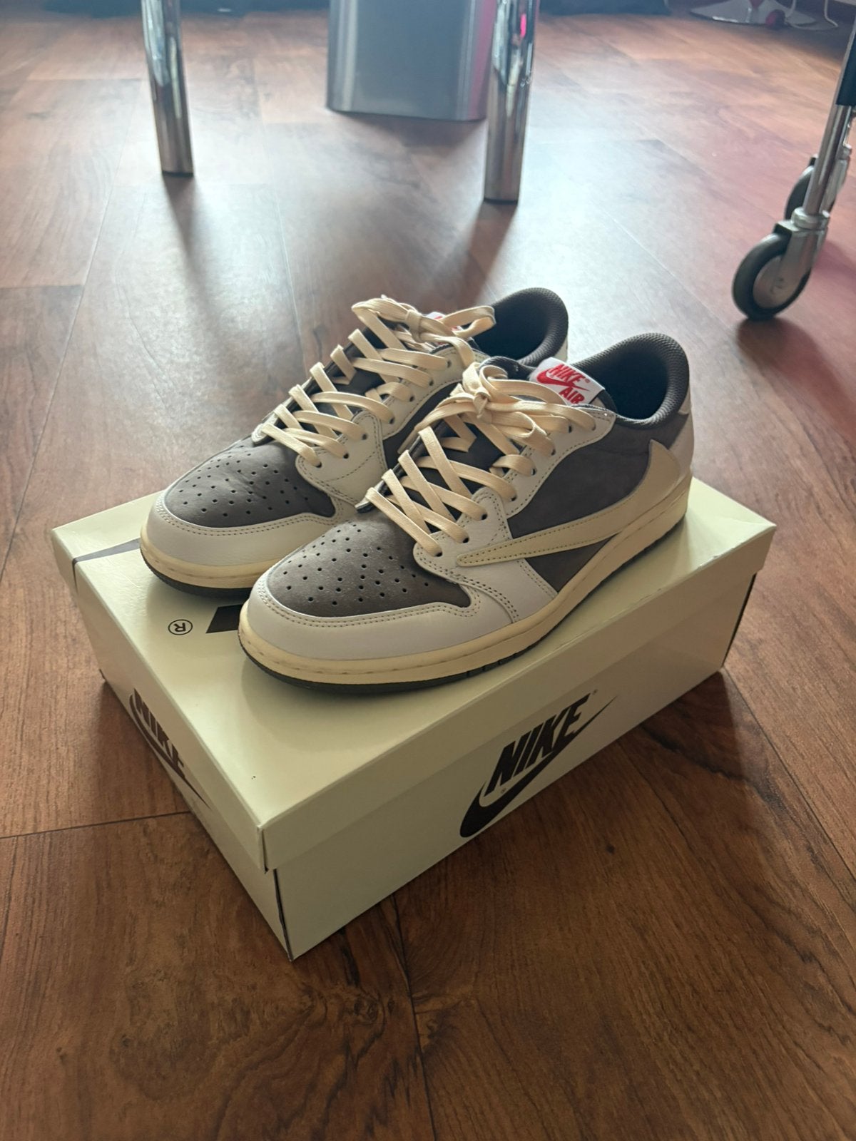 Travis Scott x Air Jordan 1 Retro Low OG 'Reverse Mocha', Ophalen of Verzenden, Zo goed als nieuw