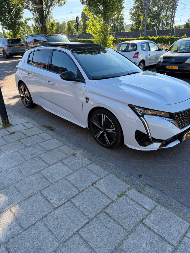 Peugeot 308 GT 1.2 Puretech 2024  met sportpakket, Auto's, Peugeot, 1263 kg, 680 kg, 1199 cc, Wit