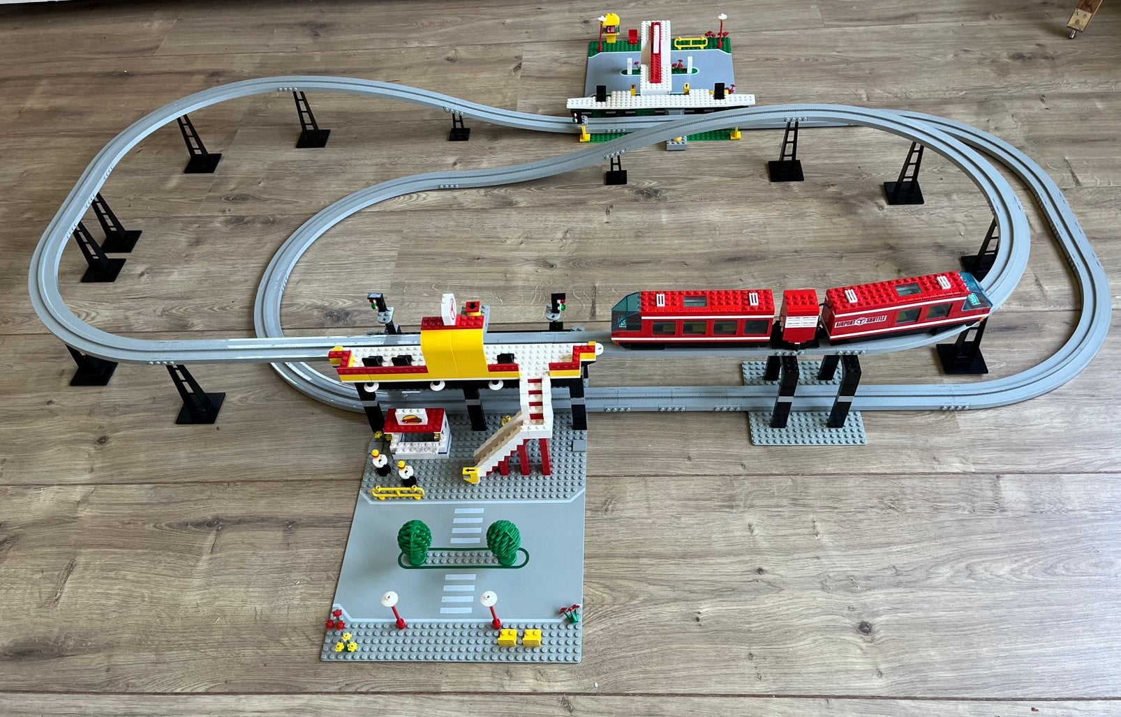 Te Koop: Lego 6399 Airport Shuttle, Ophalen of Verzenden, Zo goed als nieuw