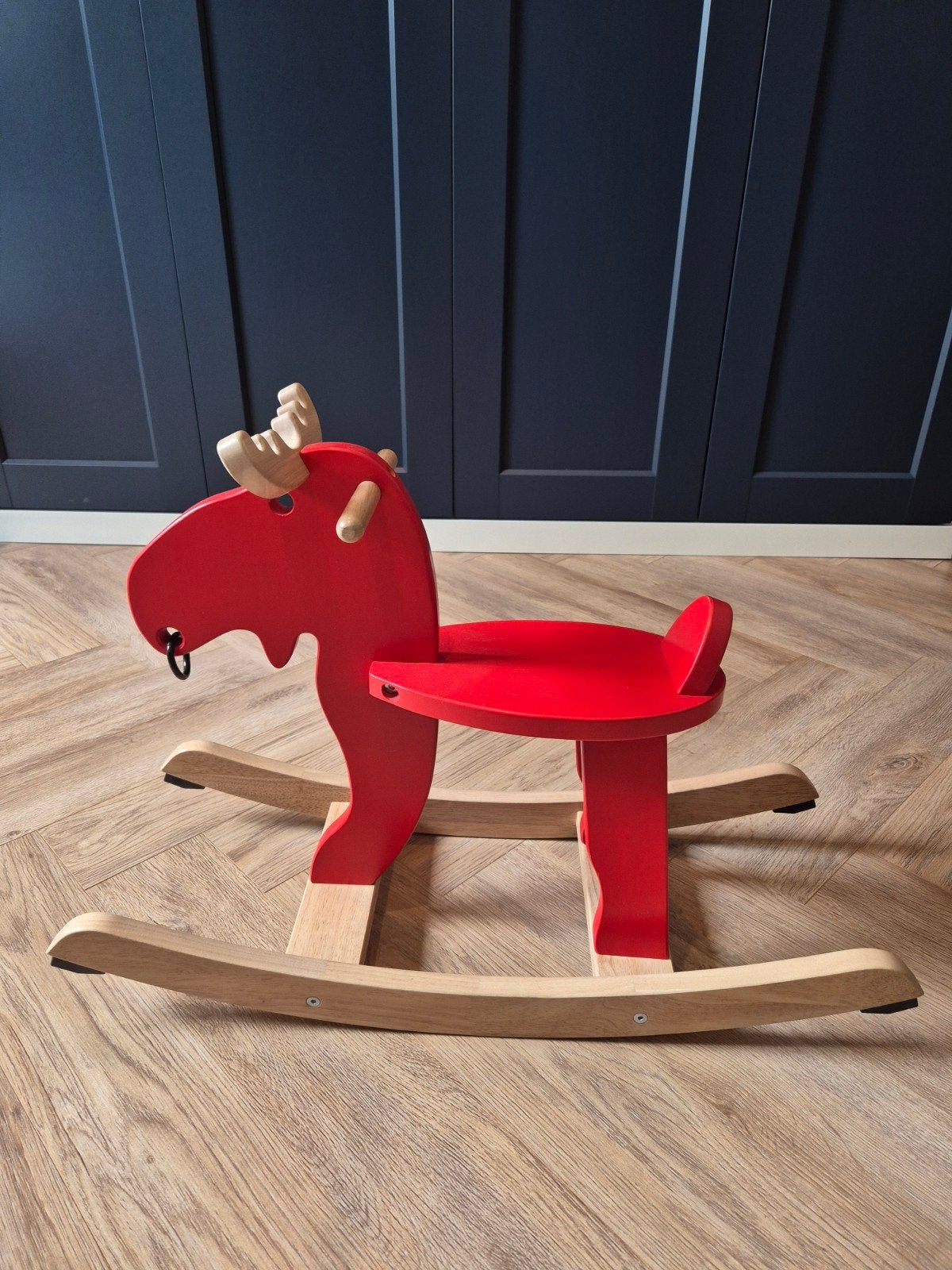 IKEA EKORRE Schommelrendier Rood - Zo goed als nieuw!, Ophalen, Nieuw