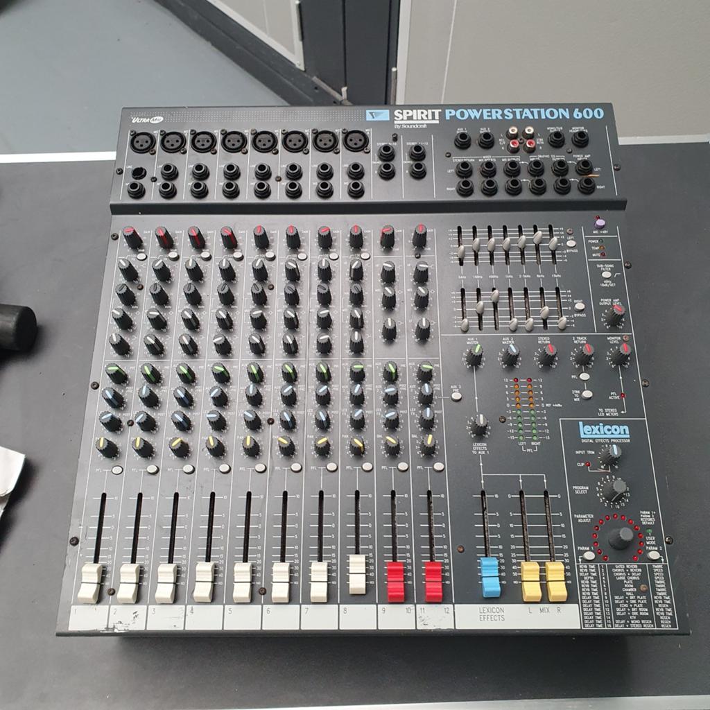 Soundcraft Spirit Powerstation 600 Powermixer, Muziek en Instrumenten, Ophalen, Gebruikt, 10 tot 20 kanalen, Microfooningang