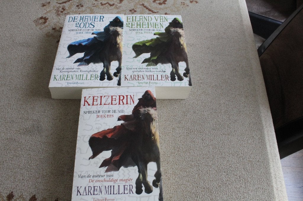 Fantasy Spreker voor de God. Auteur Karen Miller, Ophalen of Verzenden, Gelezen