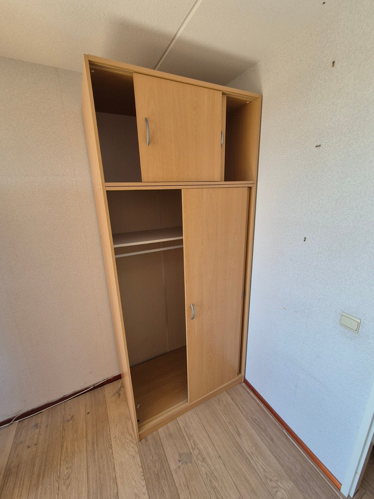 Gratis kast met schuifdeuren (97x220x58 cm), Ophalen of Verzenden