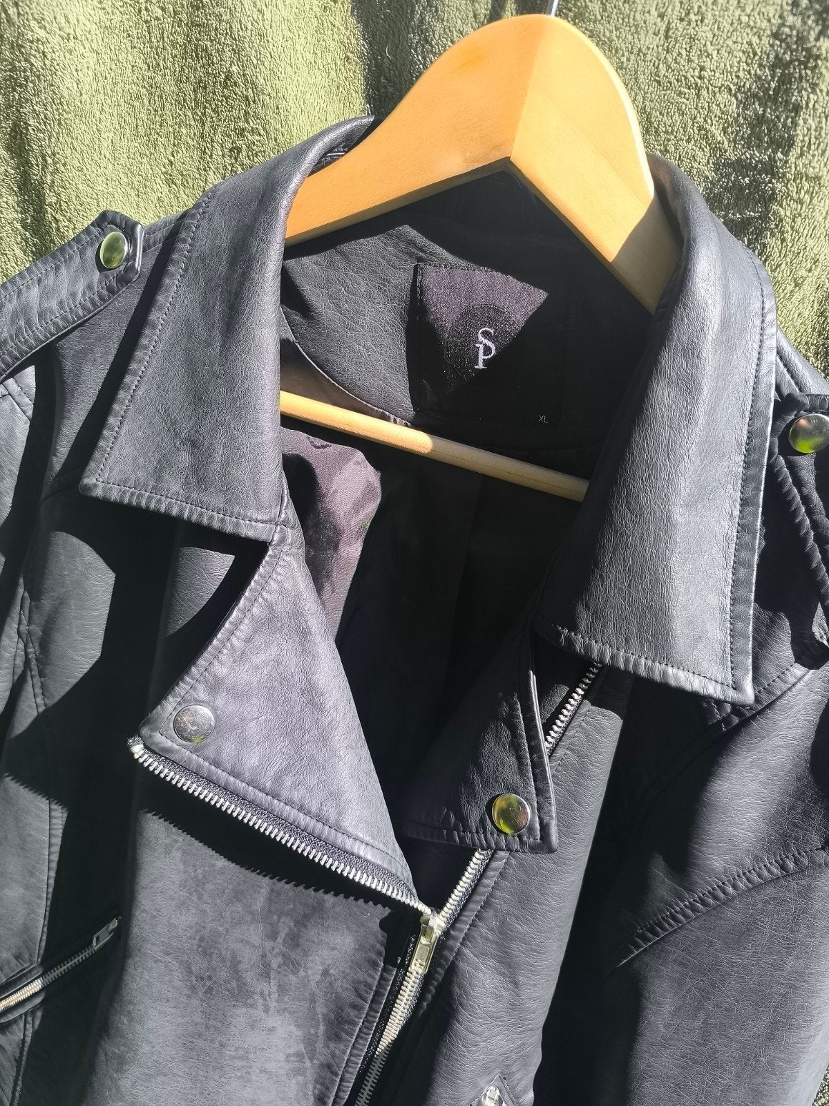 Dames biker jack. maat L. Stradivarius, Kleding | Dames, Jassen | Zomer, Maat 42/44 (L), Ophalen of Verzenden, Zo goed als nieuw