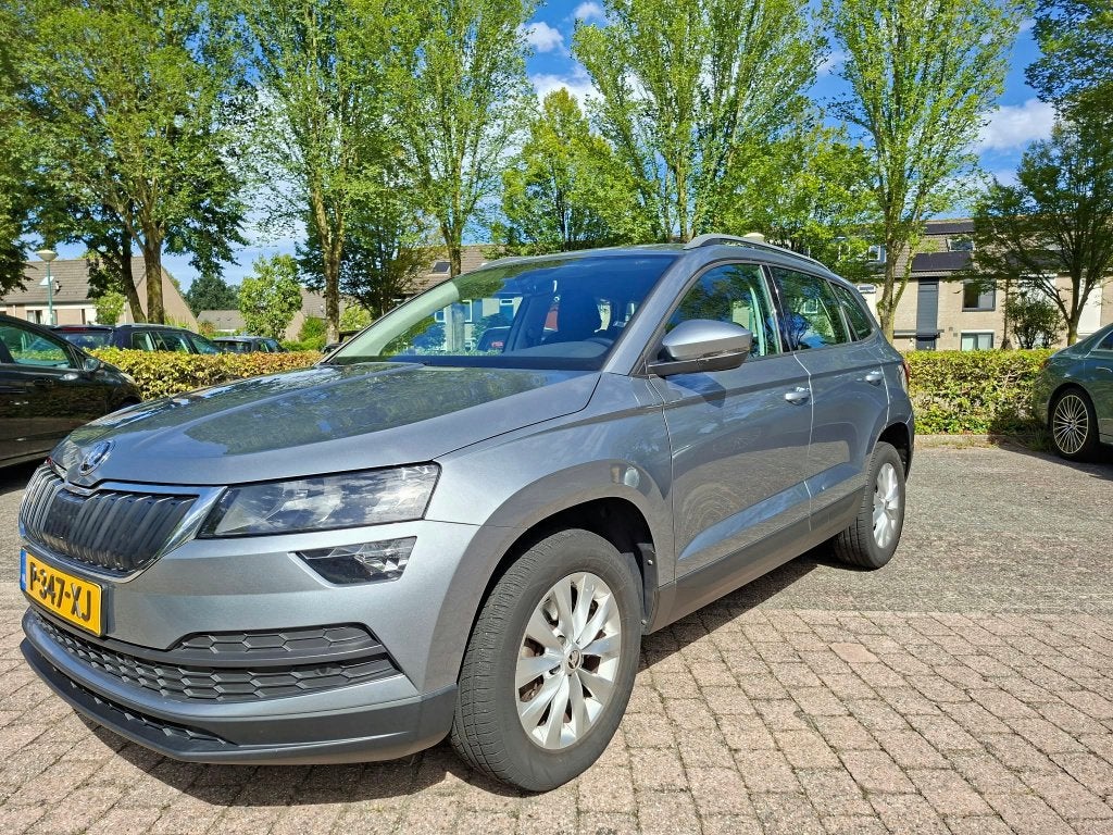 Skoda Karoq 1.0 TSI 2019 - Trekhaak - Camera - 115PK, Auto's, Voorwielaandrijving, Stof, Karoq, 1200 kg