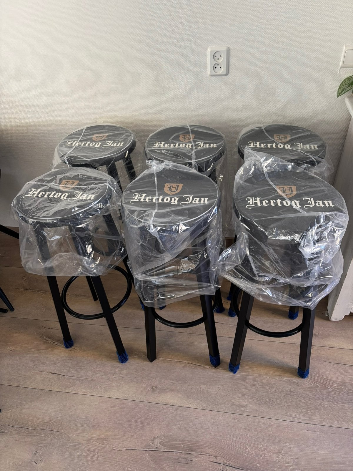 Hertog Jan barkrukken set van 6 – horeca kwaliteit, Huis en Inrichting, Barkrukken, 5 krukken of meer, Met voetsteun, 60 tot 90 cm