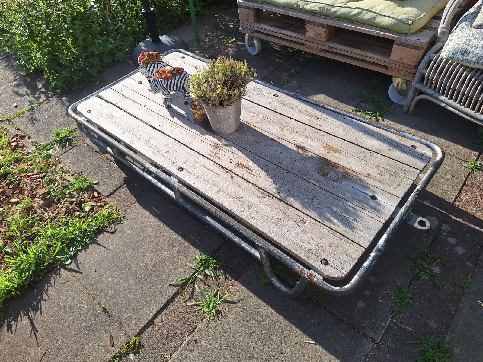 Robuuste salontafel van hout en metaal, Huis en Inrichting, Tafels | Bijzettafels, Ophalen, Minder dan 45 cm, Gebruikt, Industrieel, Landelijk