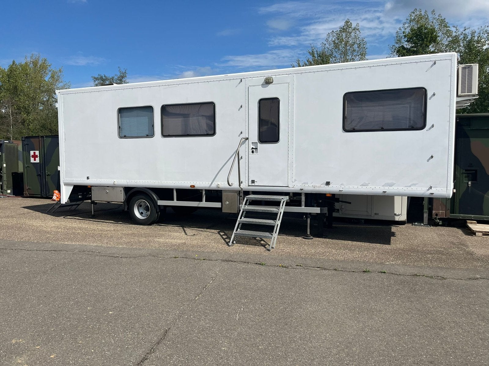 Mobiel Kantoor Oplegger met Keuken en Hydraulische Levelling, Auto's, Vrachtwagens, Bedrijf, Ophalen