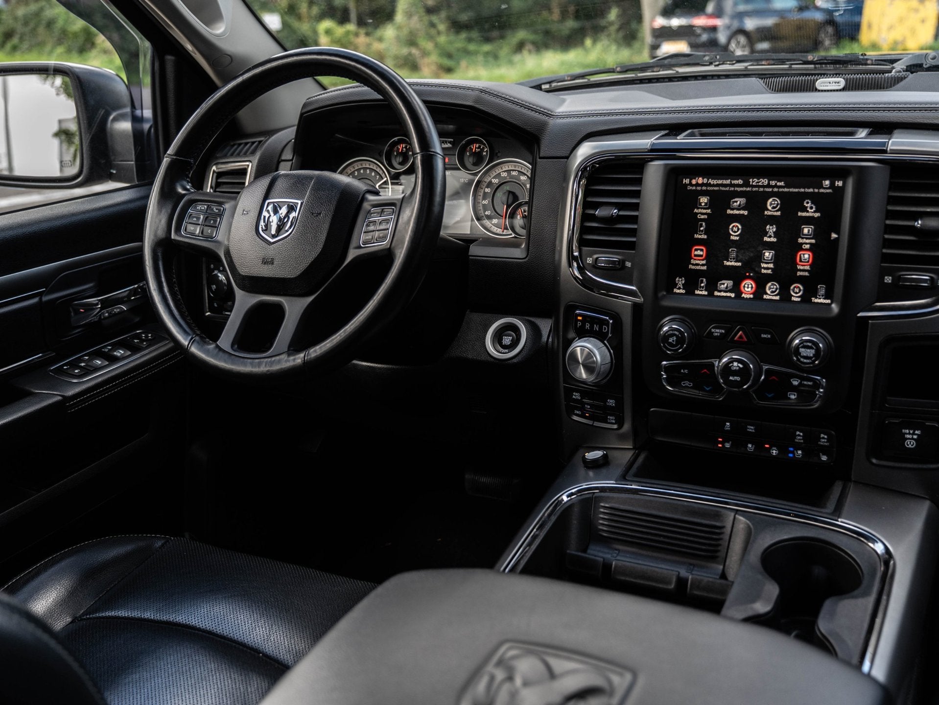 Dodge Ram 1500 5.7 V8 Crew Cab 5'7 | FULL OPTION | ORG NL |, Auto's, Automaat, Achterwielaandrijving, Gebruikt, 5654 cc