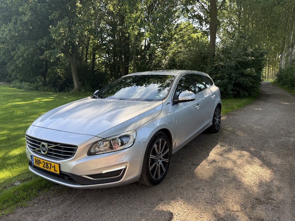 Volvo V60 D6 Summum 283pk Plug-in Hybrid (2015) Full Options, Auto's, Automaat, Euro 5, 1800 kg, Zwart