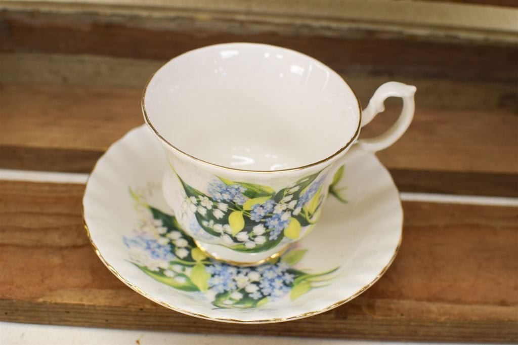 Royal Albert porseleinen kop en schotel 45270, Huis en Inrichting, Keuken | Servies, Gebruikt, Ophalen of Verzenden, Bord(en)