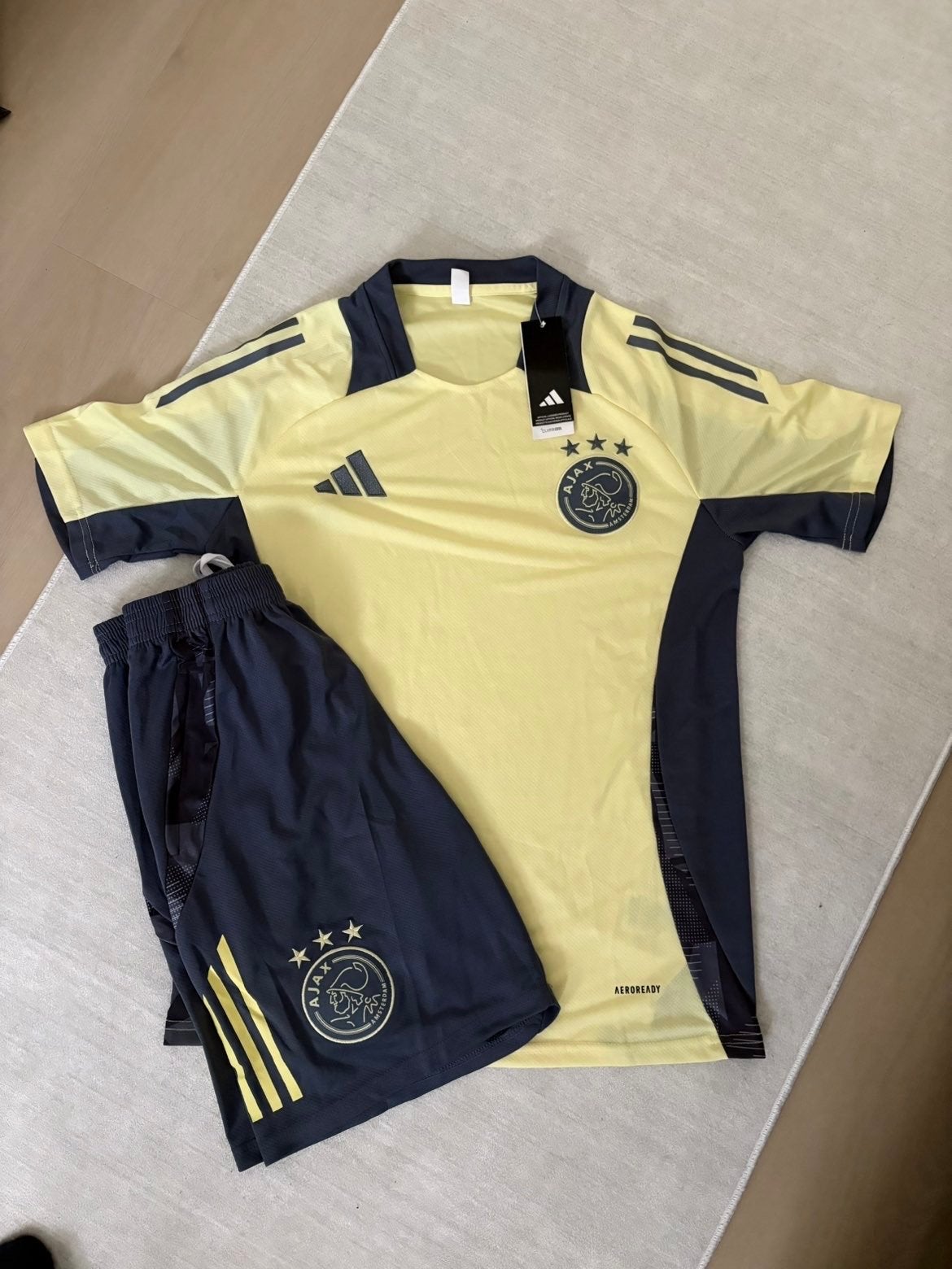 Ajax Trainingspak Maat M - Nieuw met kaartjes, Maat M, Ophalen of Verzenden, Nieuw, Trainingspak
