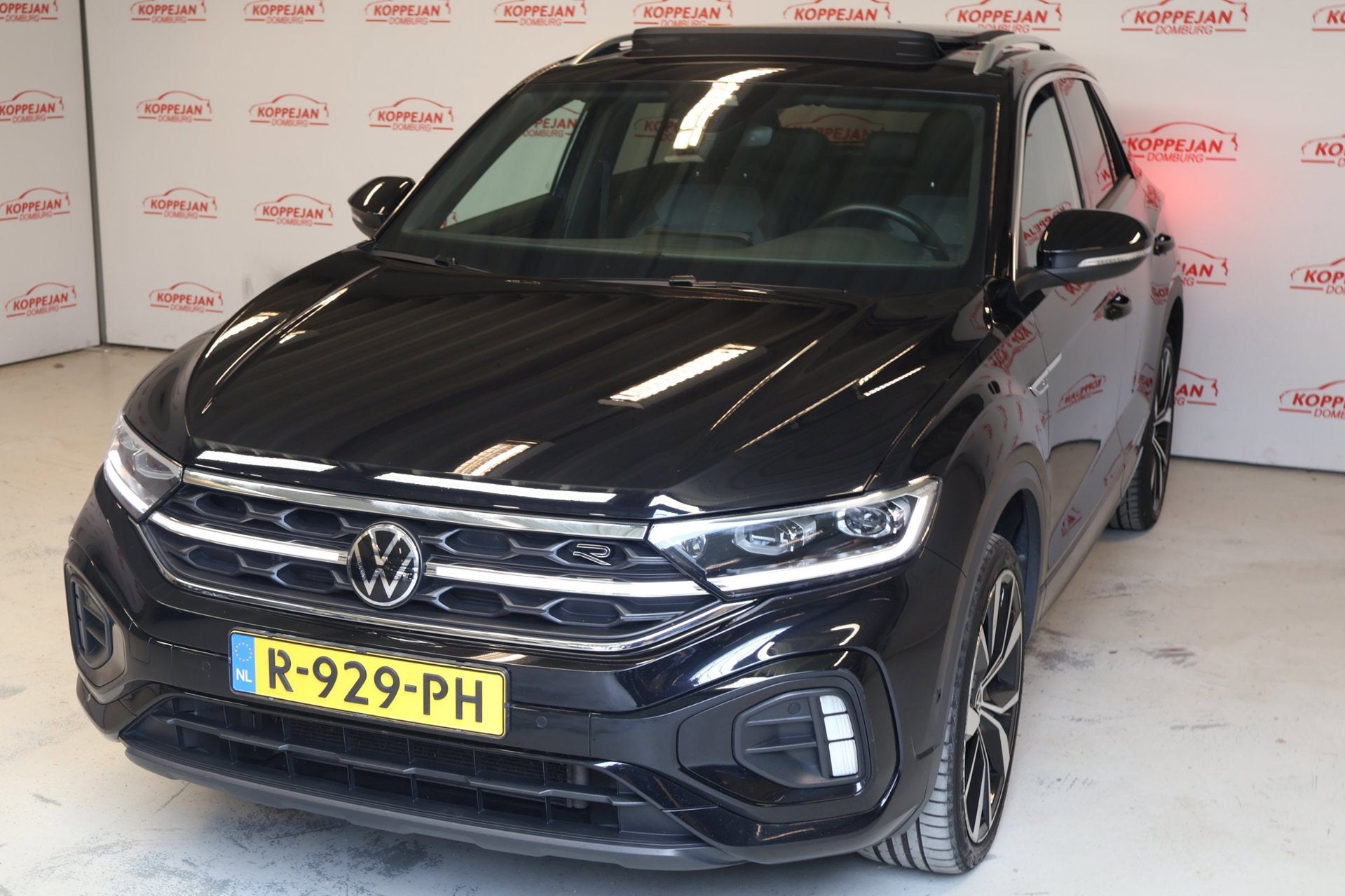 Volkswagen T-Roc 1.5 TSI R-Line NL auto, IQ LED, Pano, Keyle, Dealer onderhouden, Stof, 4 cilinders, 150 pk
