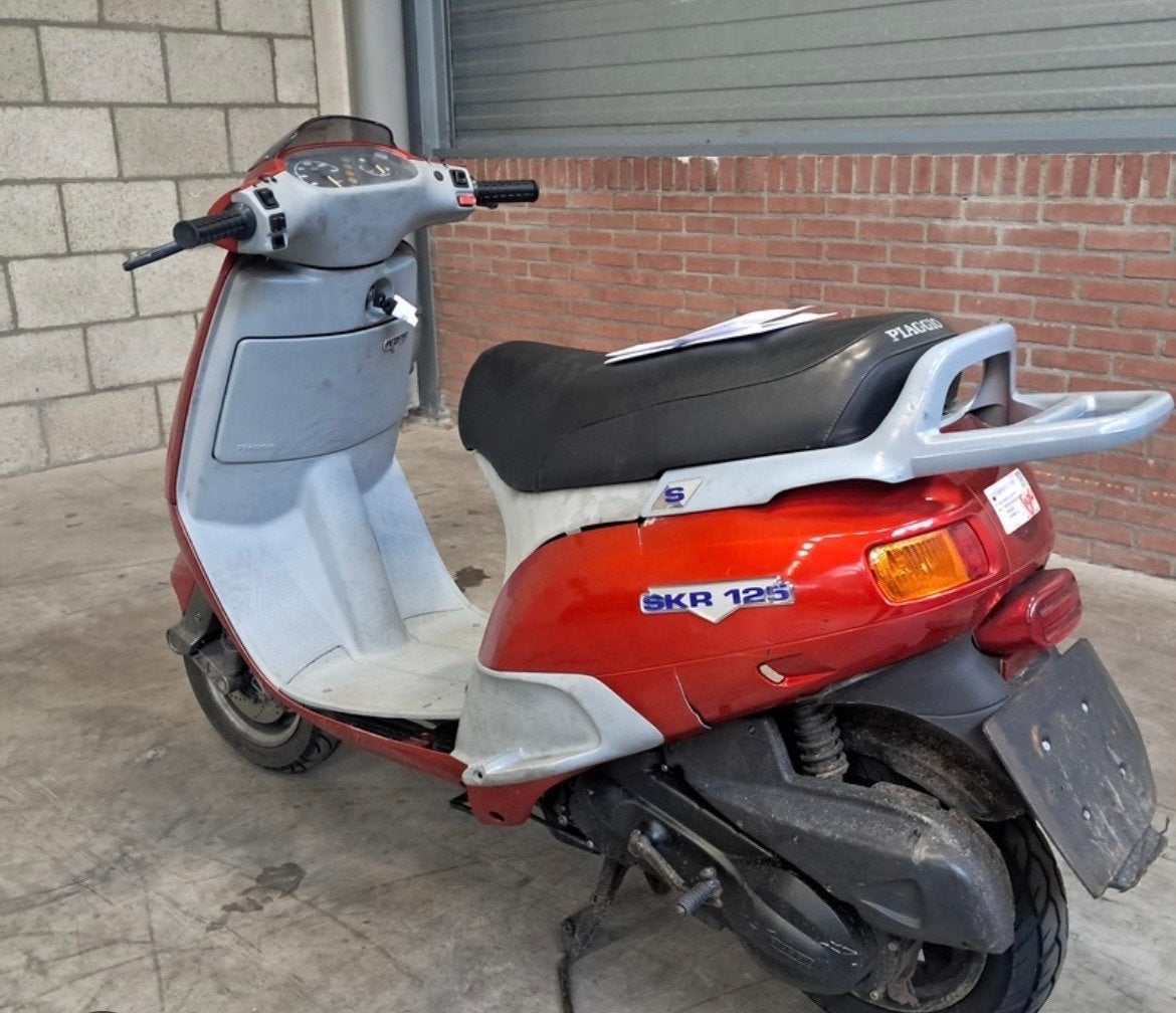 Piaggio SKR 125 Scooter - Rood, Gebruikt, Overige modellen, Maximaal 45 km/u, Ophalen of Verzenden